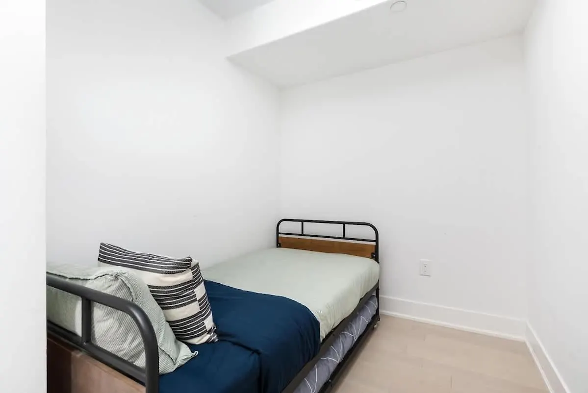 Apartment Practical Condo Downtown 3 Beds Uoft Toronto
