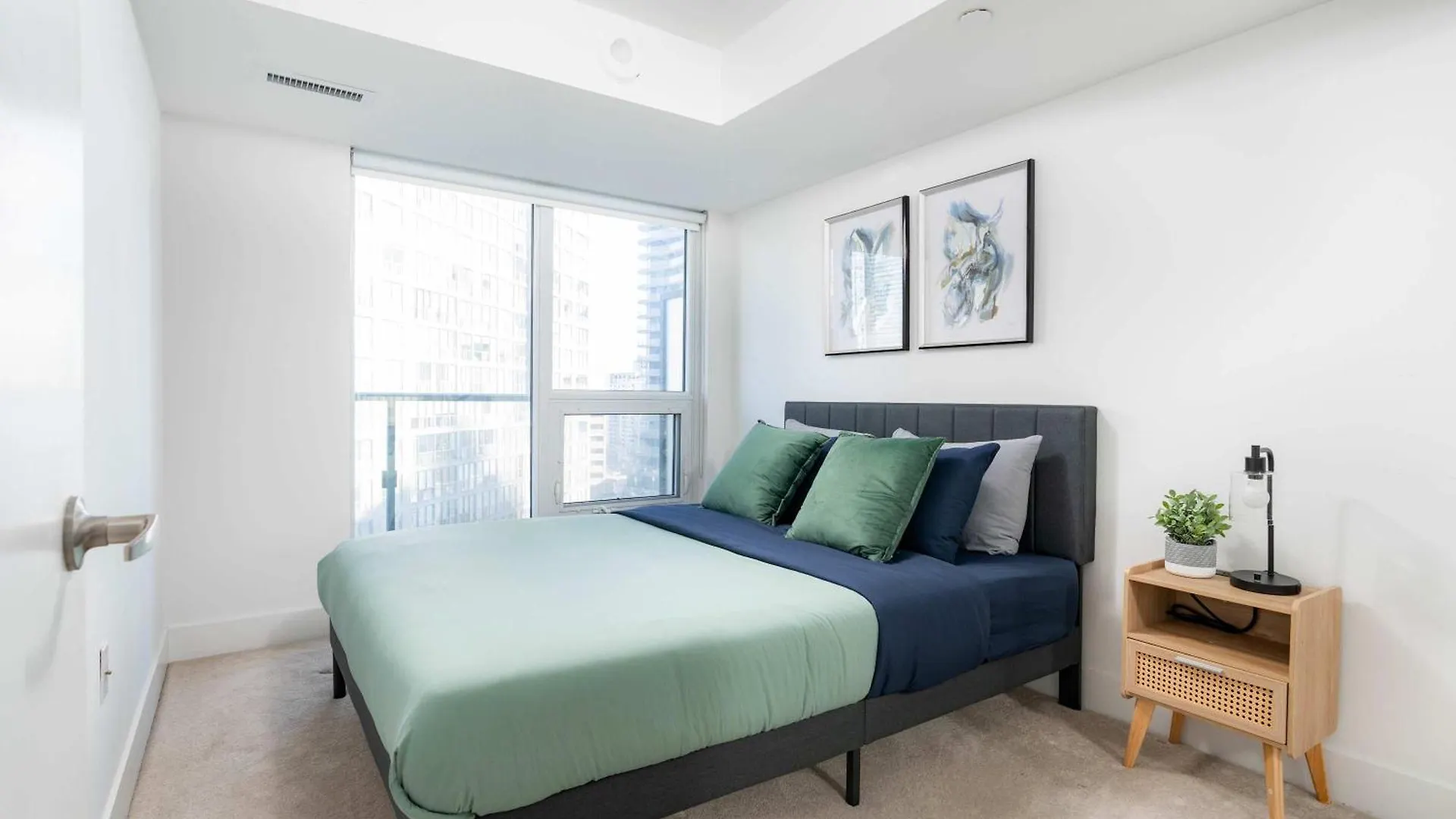 Practical Condo Downtown 3 Beds Uoft Toronto Apartment