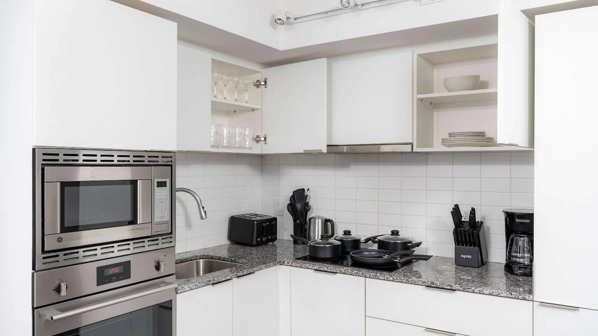 Practical Condo Downtown 3 Beds Uoft トロント